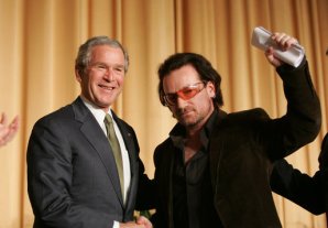 Bono + George W. Bush 2006 [© Public Domain]